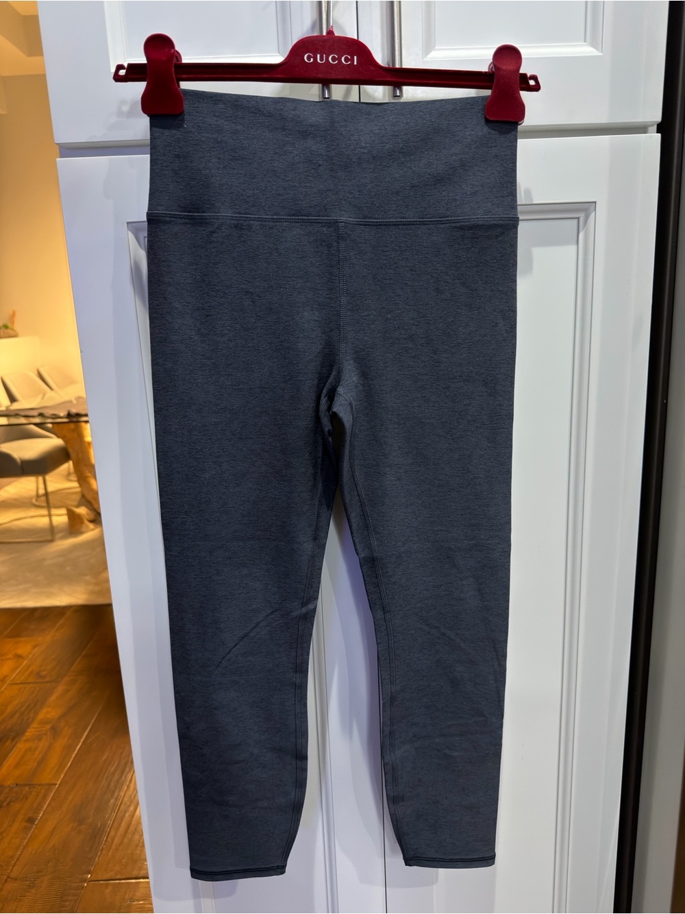 Size Medium Vuori Leggings